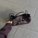 EMILIA™ – ALSIDIG, RAFFINERET TASKE